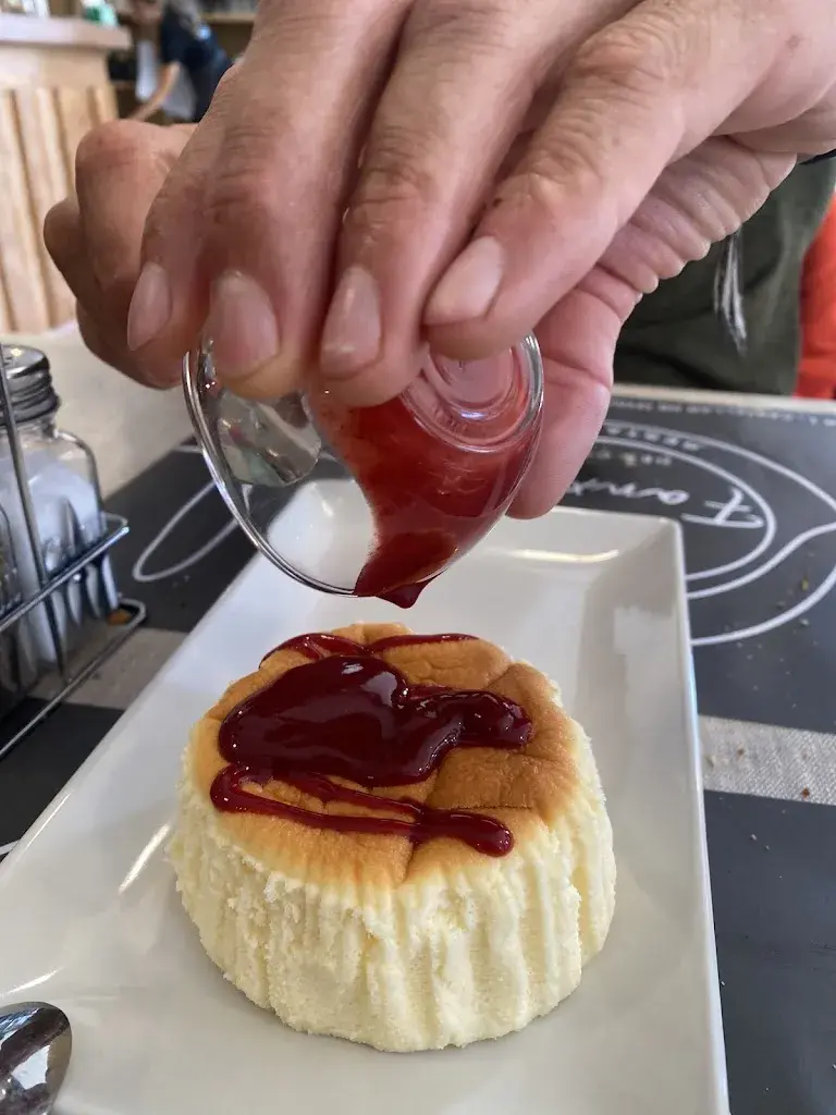 Annette Monheim_CAL FANXICÓ_Castellar de nHug_review