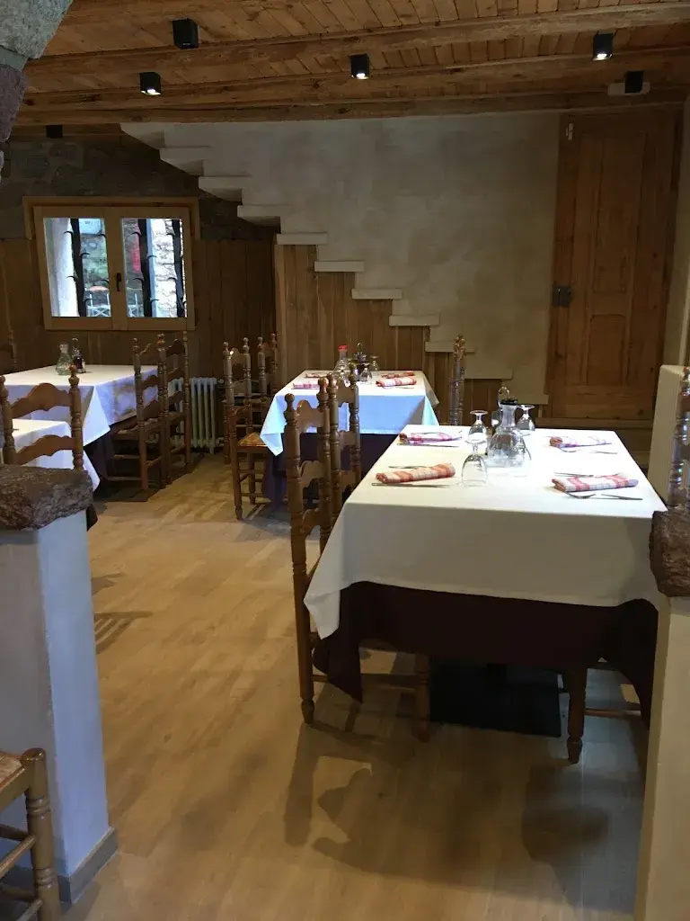 Olga Ivashenko_Fonda Peremiquel_Castellar de nHug_review