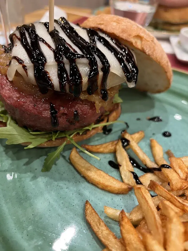 El Castell de la Pobla de Lillet_Fonda Peremiquel_Castellar de nHug_review