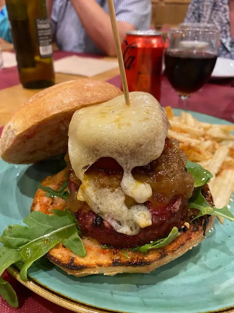 Fonda Peremiquel_Castellar de nHug_slider_image_3