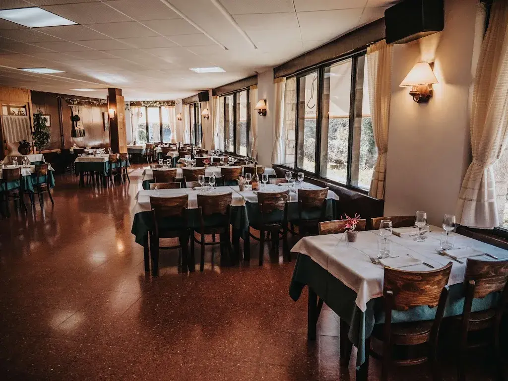 Hostal Les Fonts_Castellar de nHug_slider_image_1