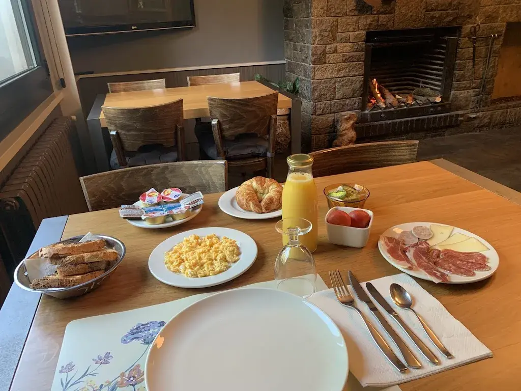 Hostal Les Fonts_Castellar de nHug_slider_image_3