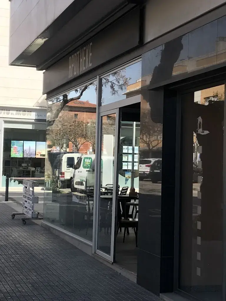 MIGUEL M_APOTHEKE CARDEDEU_Cardedeu_review