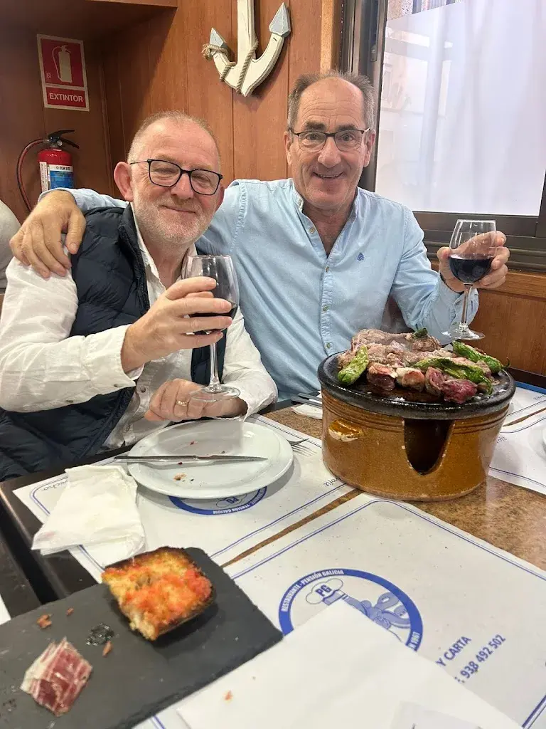 Chris Sayer_Pensión Galicia_Canovelles_review