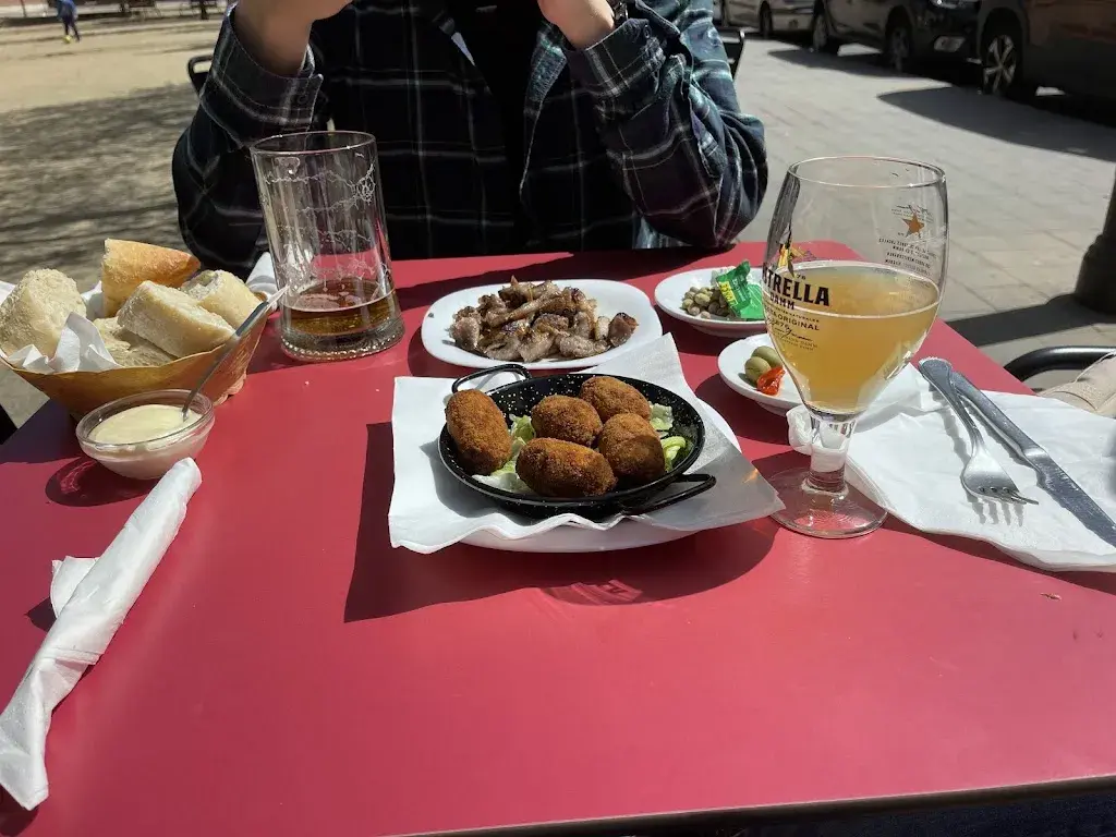 raul contreras_Bar El Cortijo_Canovelles_review