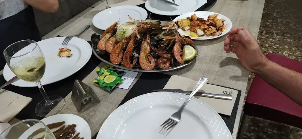 Bar Restaurant Mes que tapes restaurant in Canovelles