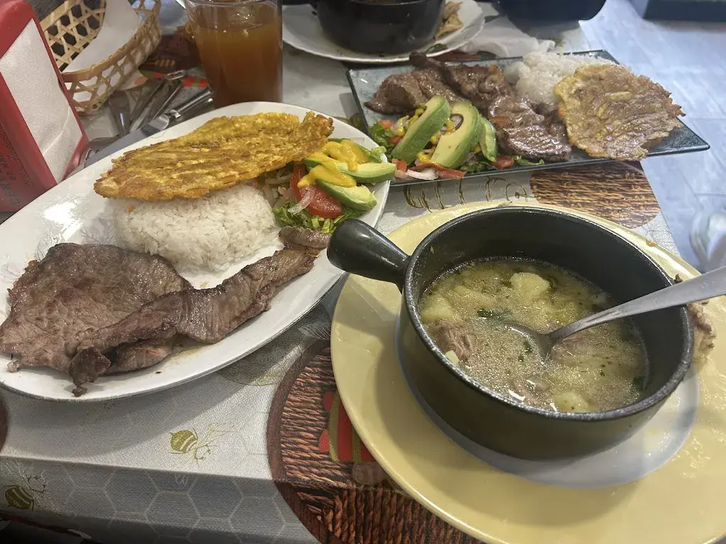 Camila Ramírez M_Bar Industria - Comida Colombiana_Canovelles_review