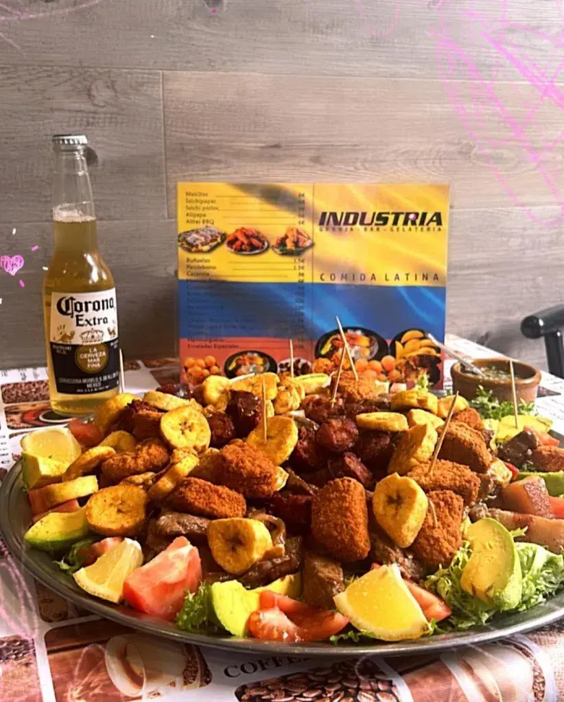 Bar Industria - Comida Colombiana_Canovelles_slider_image_1