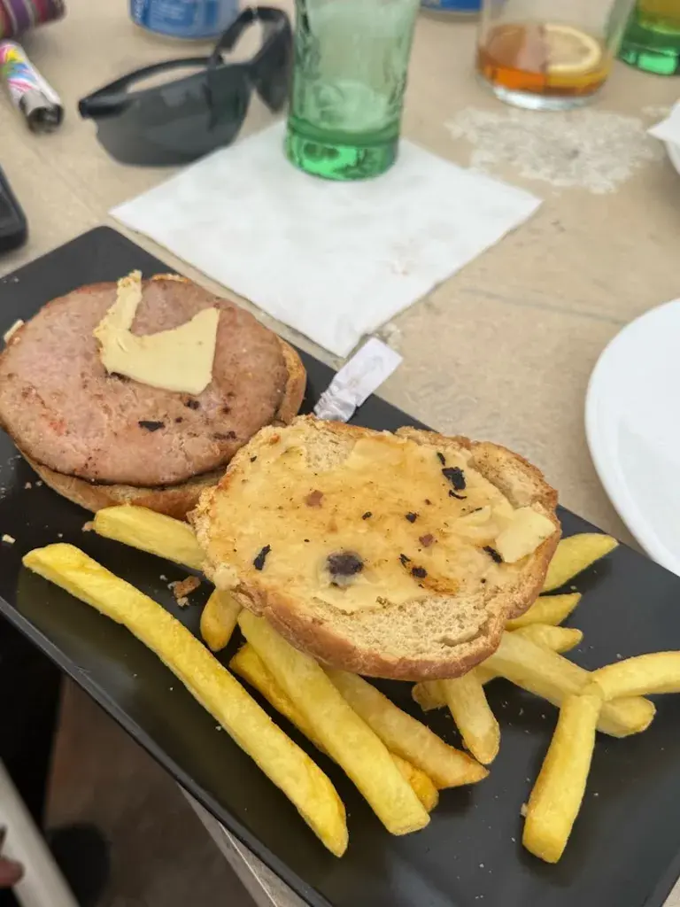 Ionela Paduraru_EAT BY NEON_Canovelles_review