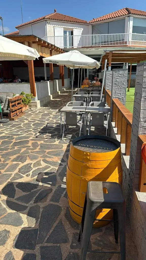 EAT BY NEON restaurant in Canovelles