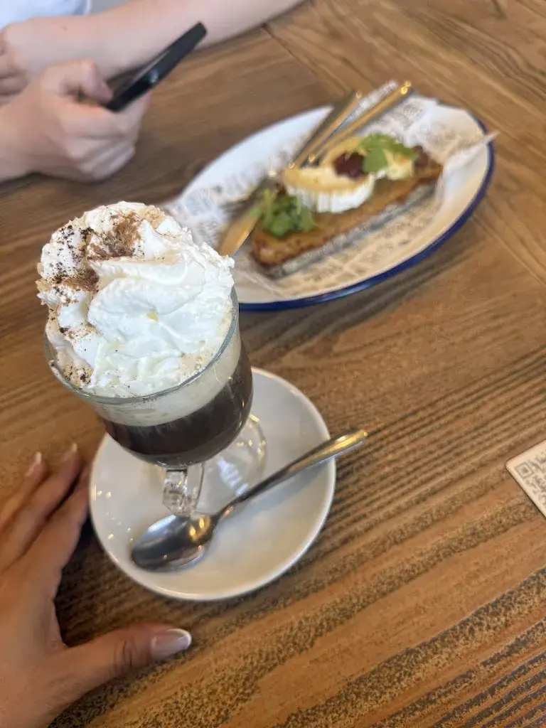 Mary Calvo_Singular de Mayor 88_Carme_review