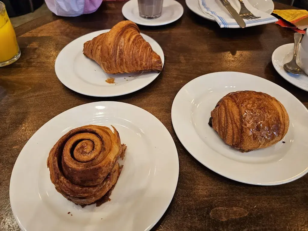 Mendo Restaurant & Bakery_Carme_slider_image_3