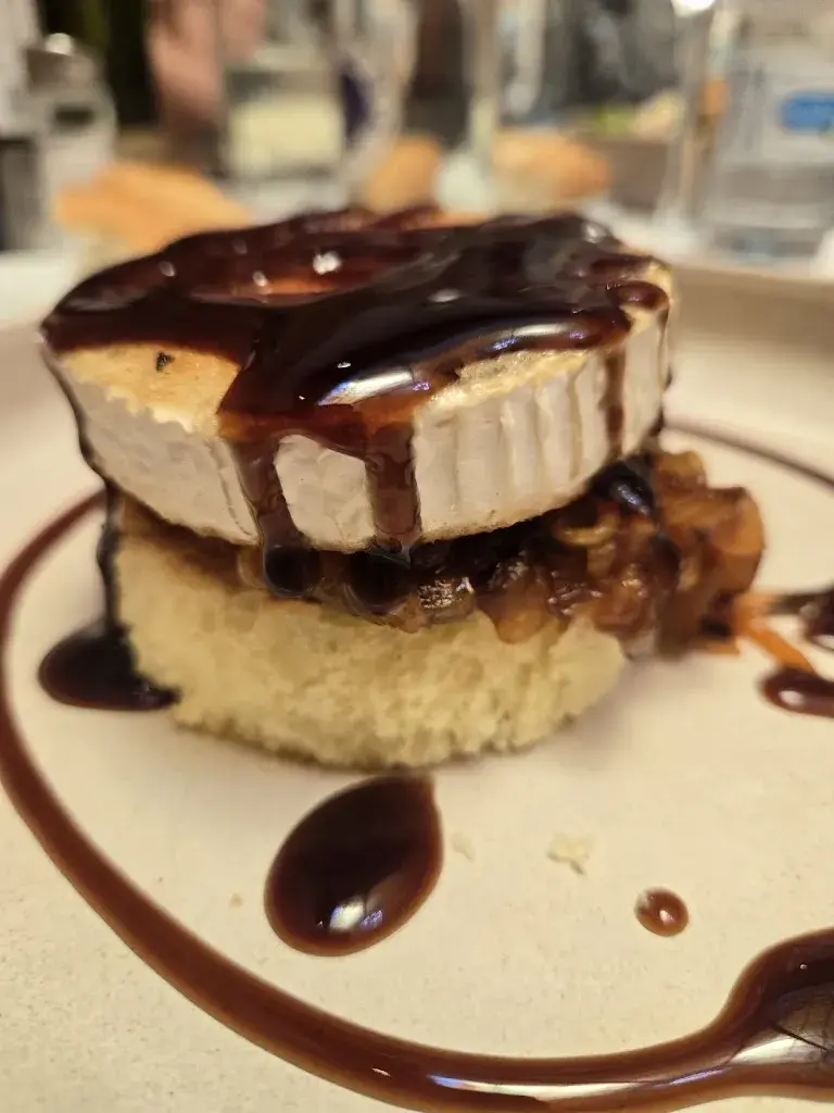 Cassie Gillett_Café Europa_Carme_review