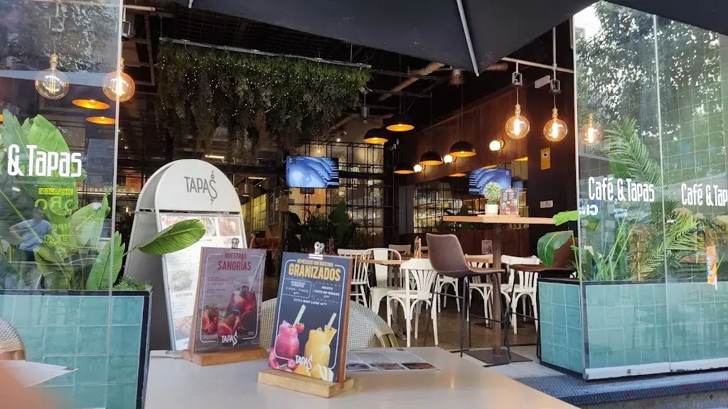 C&Tapas restaurant in Carme