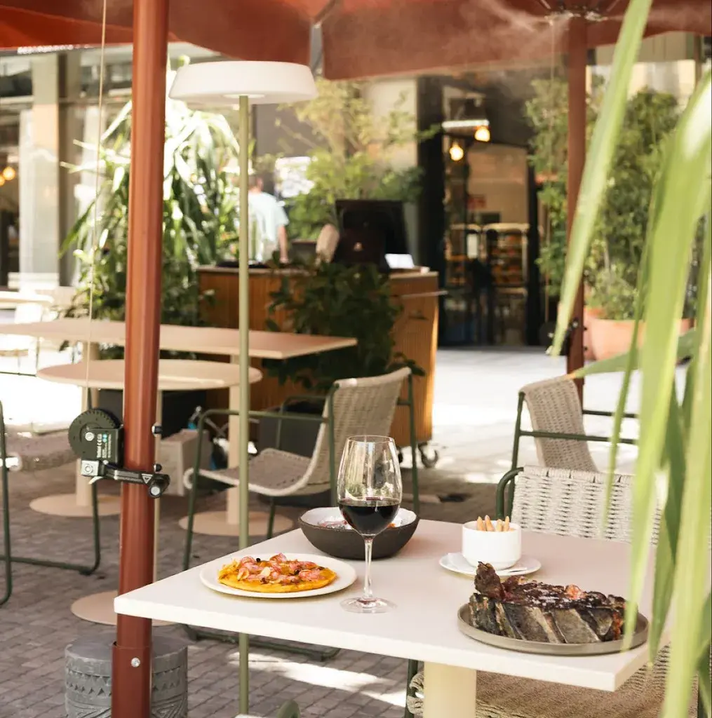 Bar/Ra restaurant in Carme