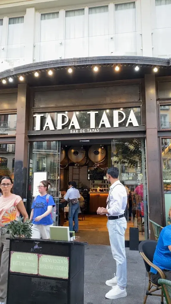 Janner Amos_Tapa Tapa Montera_Carme_review