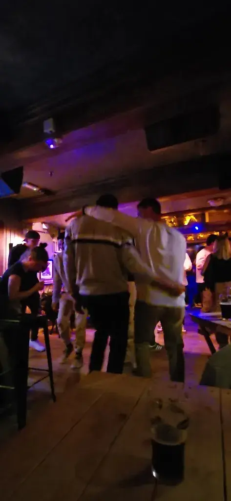 Kawthar Jad_El Canalla - Irish Pub & Sports Bar_Carme_review