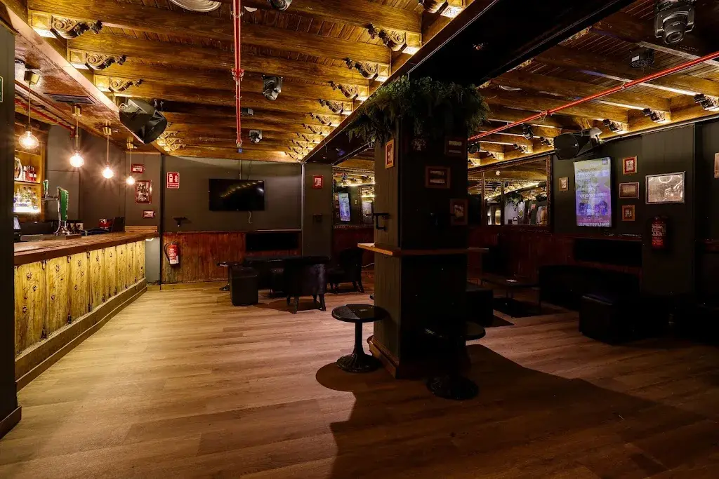 El Canalla - Irish Pub & Sports Bar restaurant in Carme