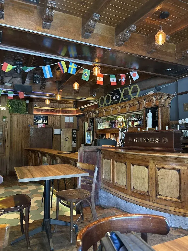 El Canalla - Irish Pub & Sports Bar_Carme_slider_image_3
