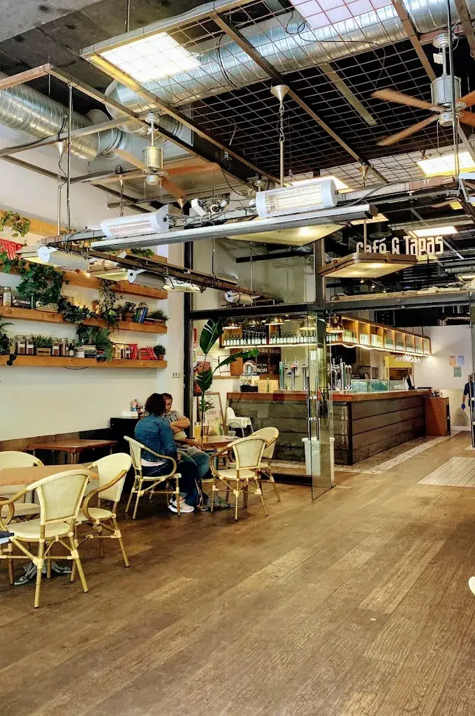 C&Tapas restaurant in Carme