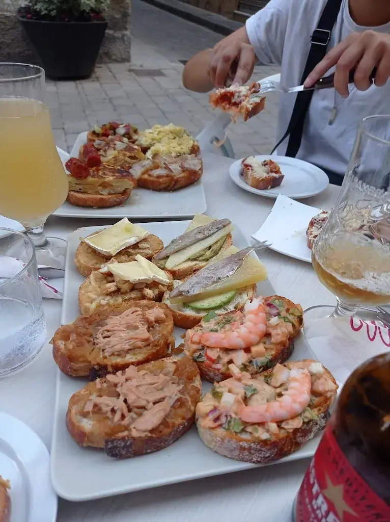 Juan Miguel Montero Alvarez_La Poua_Castellcir_review