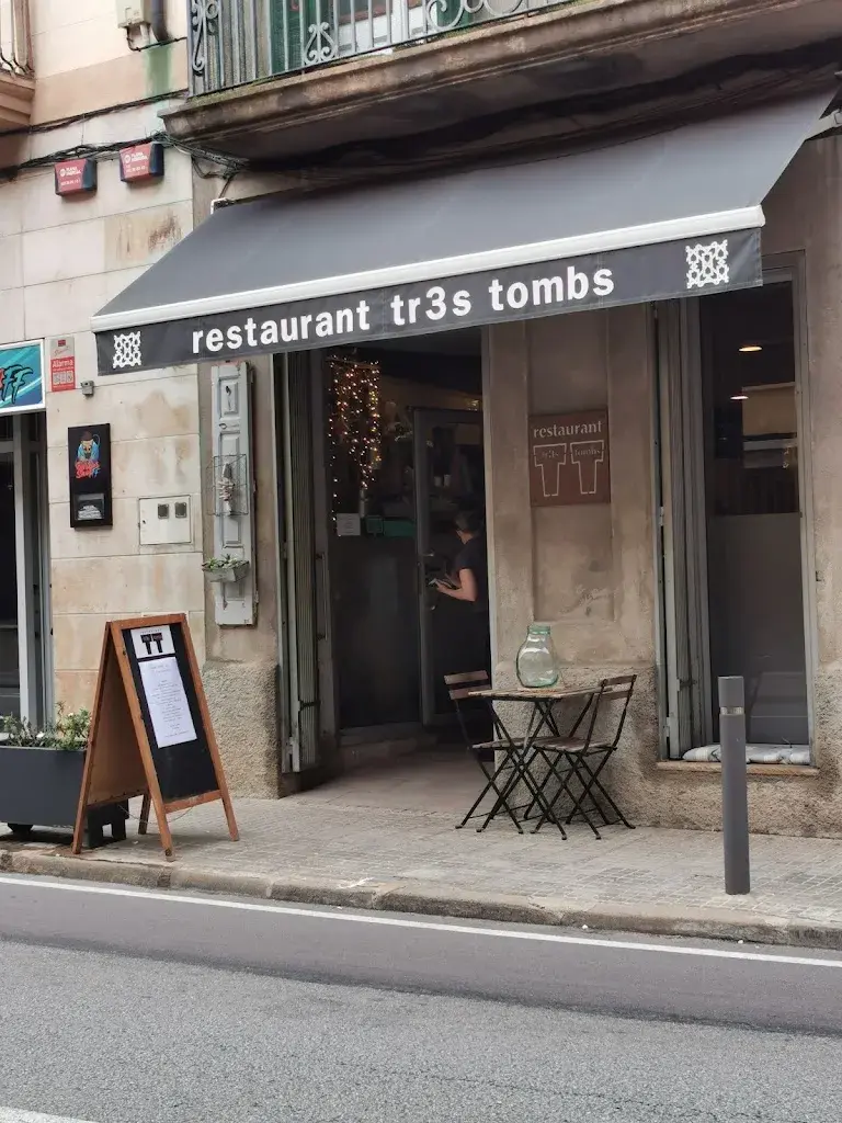 Tres Tombs restaurant in Castellcir