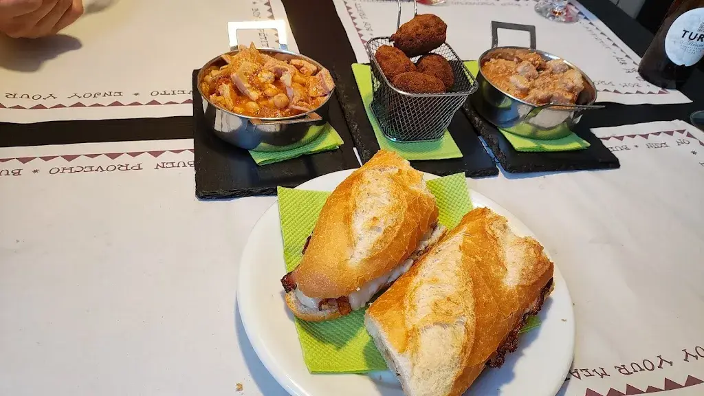 Menu_Bar Montserrat_Castellgalí_image_1