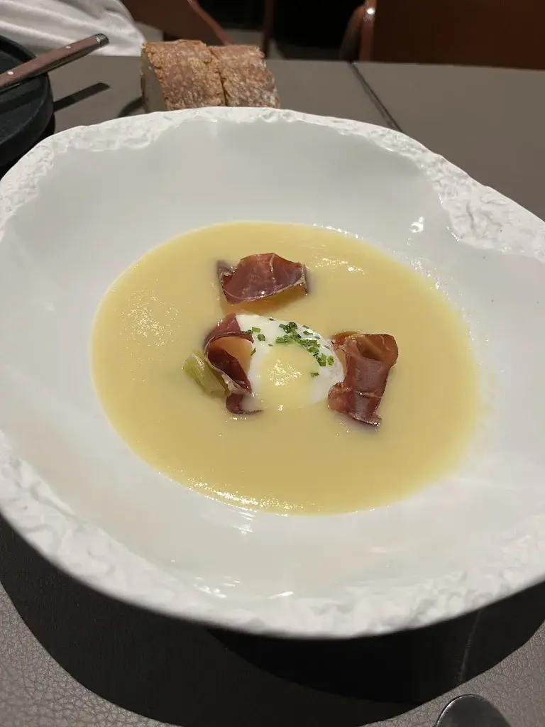 Stephanie Chen_Bages 964 Oller del Mas_Castellgalí_review