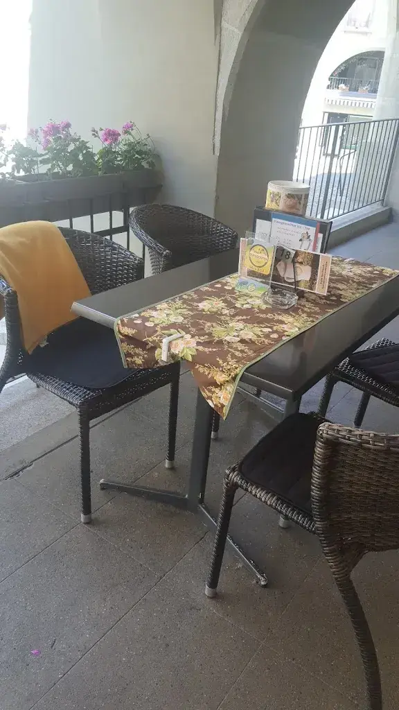 Felice S_Confiserie-Tea-Room Widmer_Burgdorf_review