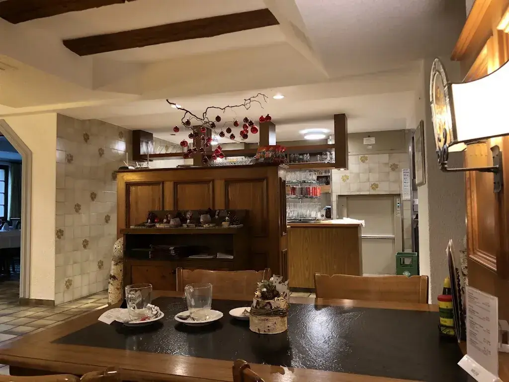 Chang Yi-Chun_Kreuz_Kaiserstuhl_review