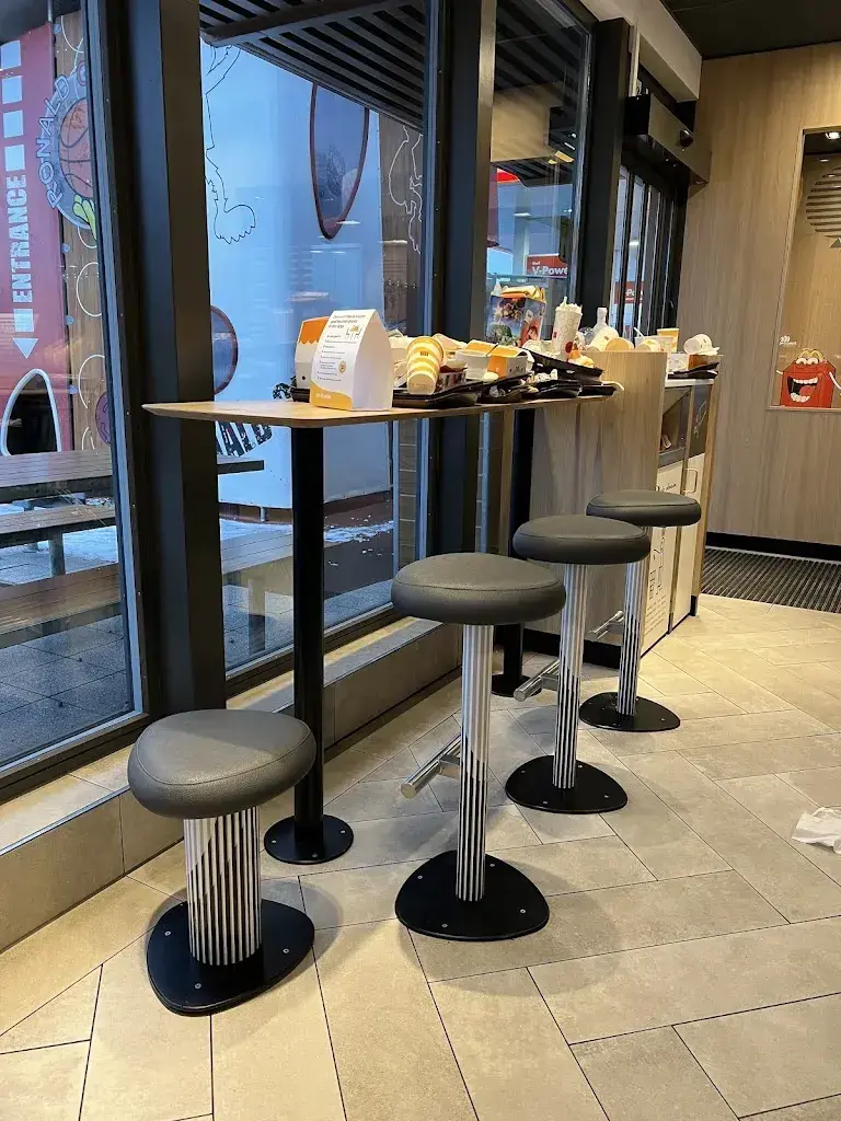 Emily_McDonald’s_Burgdorf_avis