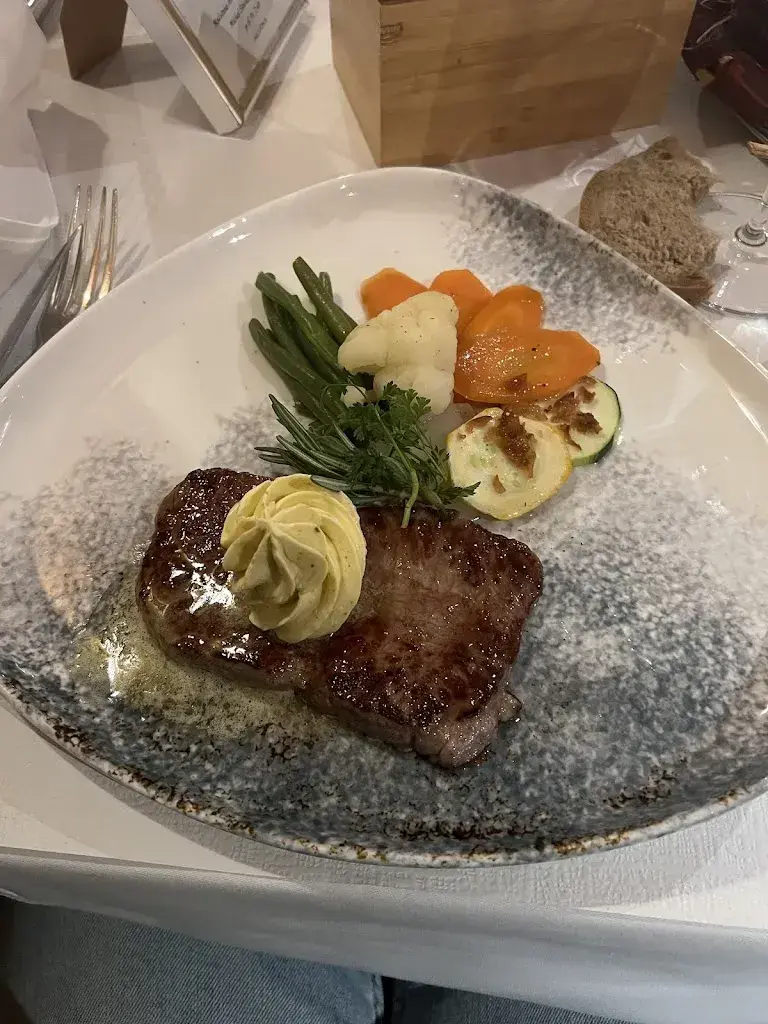 Samira Briner_Restaurant z. Hirschen_Kaltacker_avis