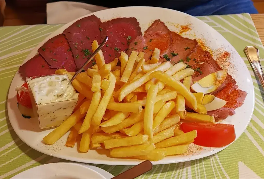 Lilly Blatter_La Cucina Italiana Restaurant Baselstab_Meinisberg_avis