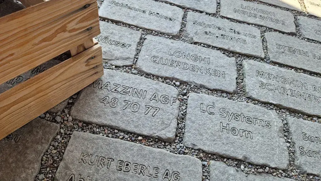 Adrian MEIER_Trailer am See_Arbon_reseña