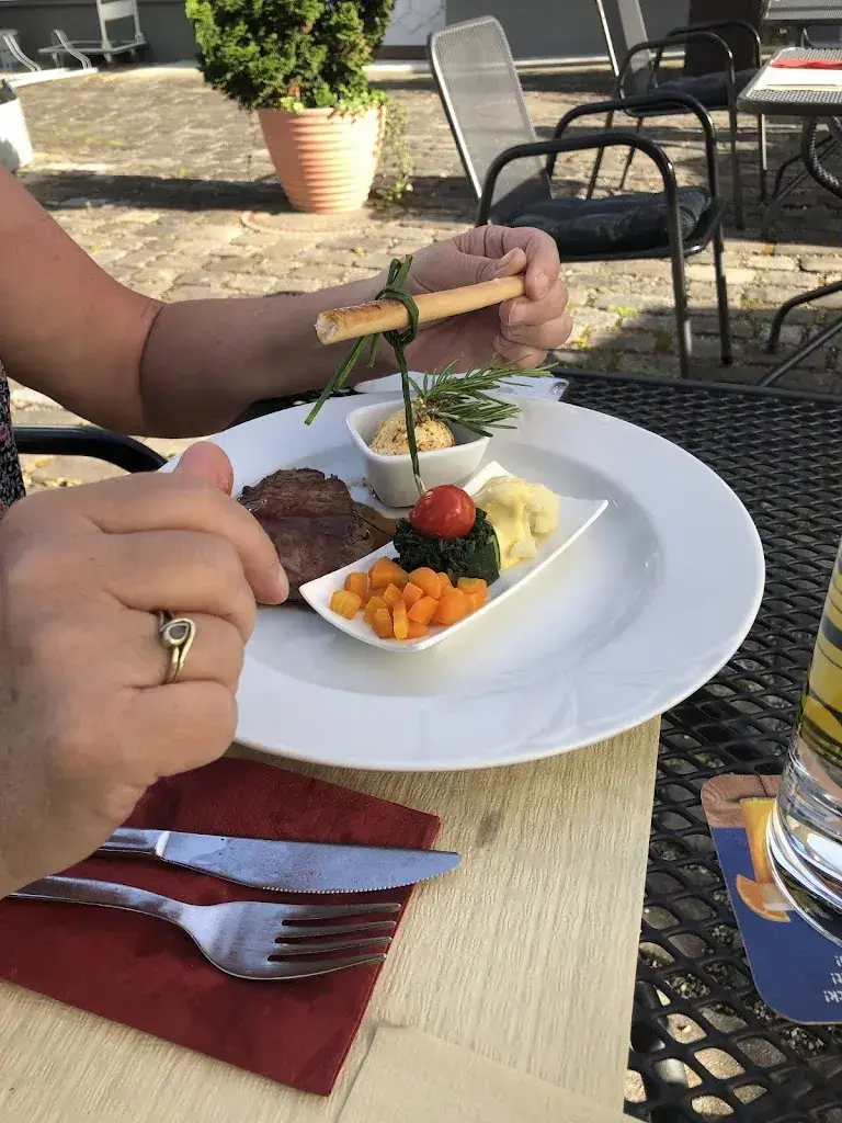 Hermann Strunz_Zum goldige Öpfel_Arbon_review