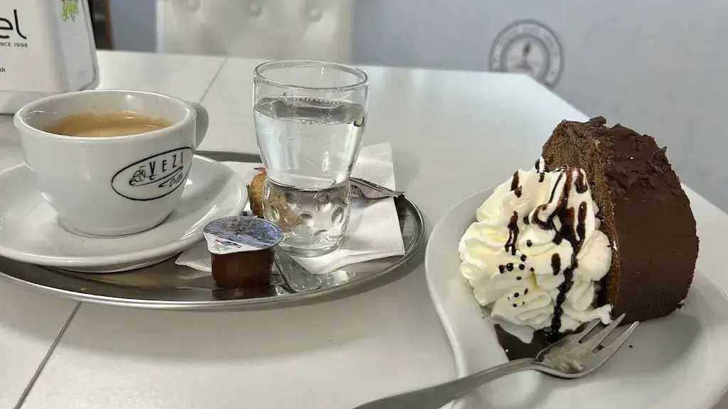 Laerte Oliveira_White Café Arbon_Arbon_review