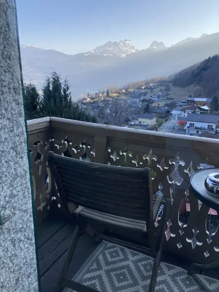 Ben Bouckley_Au Vieux-Manoir_Monthey_review