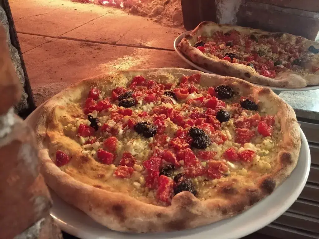 Davide Buonaiuto_Restaurant Petinesca - Die Holzofenpizzeria_Studen_avis