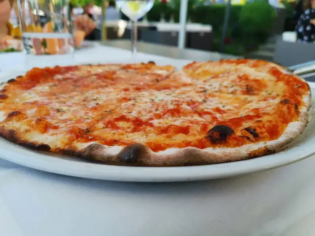 Claudio Kuenzler_LA PERLA BELLUNO_Schönenberg an der Thur_review