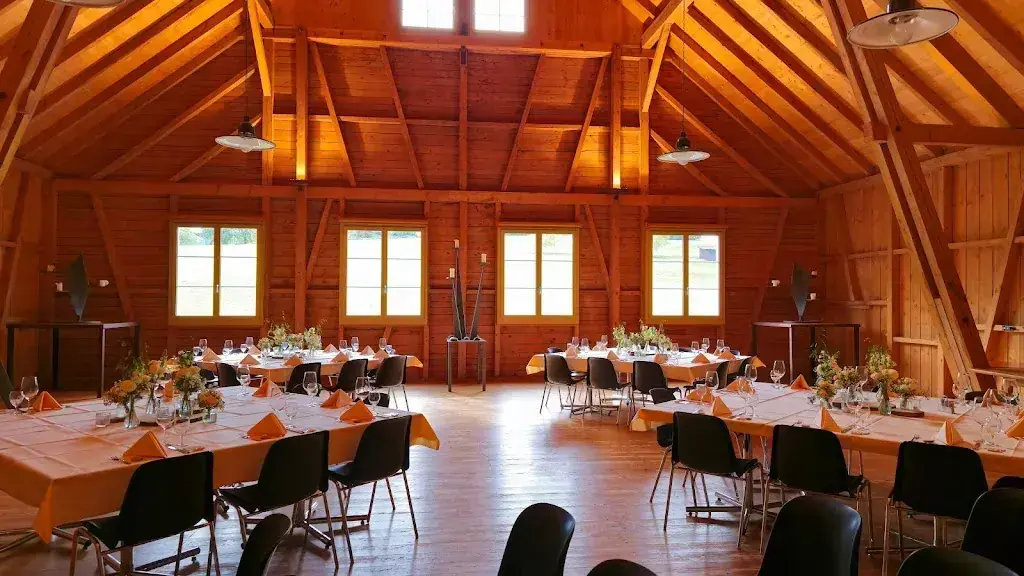 Chiara Lombardo_Restaurant Hirschen | Hirschenscheune - Festscheune - Partyscheune_Buch bei Frauenfeld_review