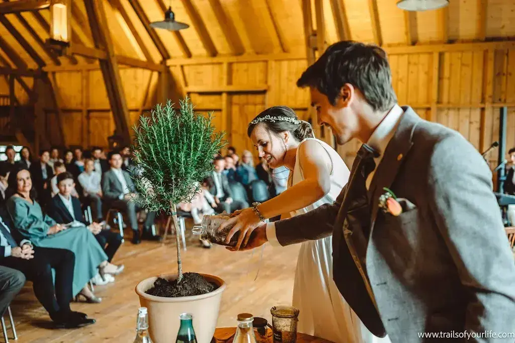 Sebastian Fürst Fotografie - Hochzeitsfotograf_Restaurant Hirschen | Hirschenscheune - Festscheune - Partyscheune_Buch bei Frauenfeld_review