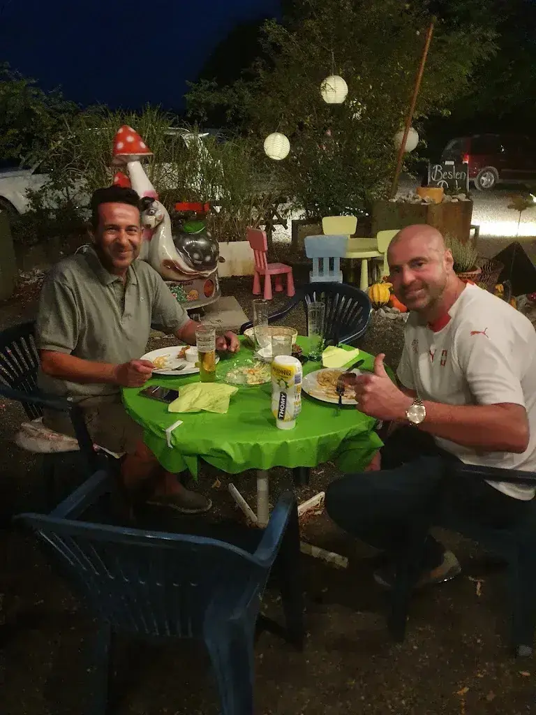 leon thomson_Familiengarten_Grenchen_review