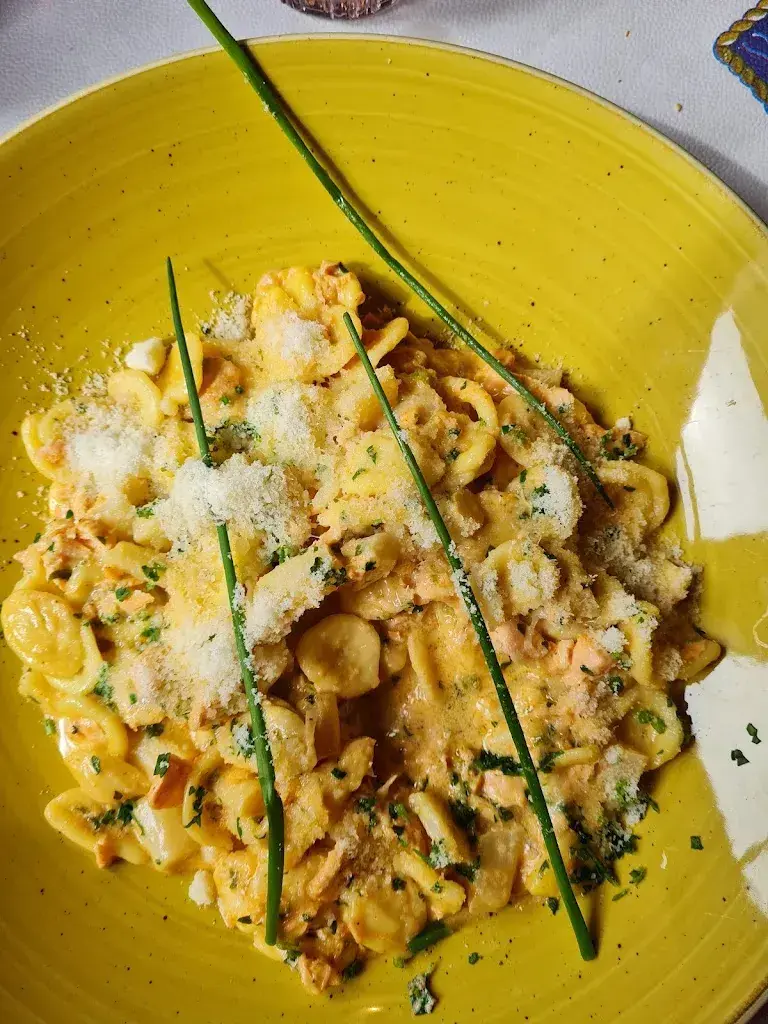 Alex Ruiz Mora_Piccolo Mondo_Bottighofen_review