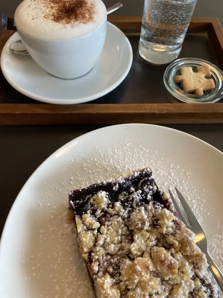 Sarah_Dorf 16, Simone Schmalz_Oberwangen_review