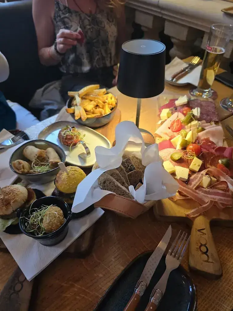 Dilly Dilly_Wood. Drink Eat Repeat Sirnach_Sirnach_review