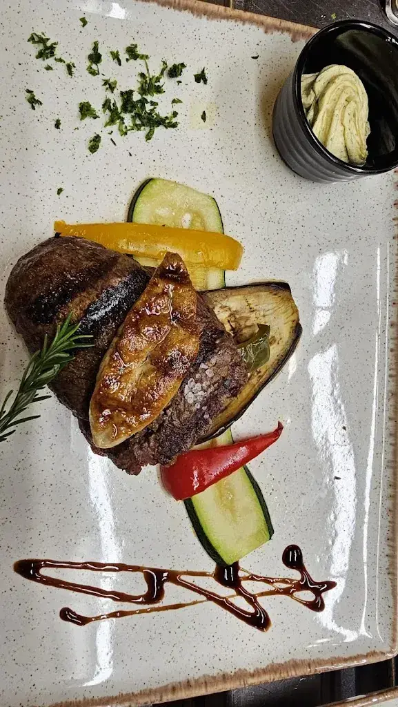 Julie Jiang_GRILL-RESTAURANT LANDHAUS_Wängi_avis