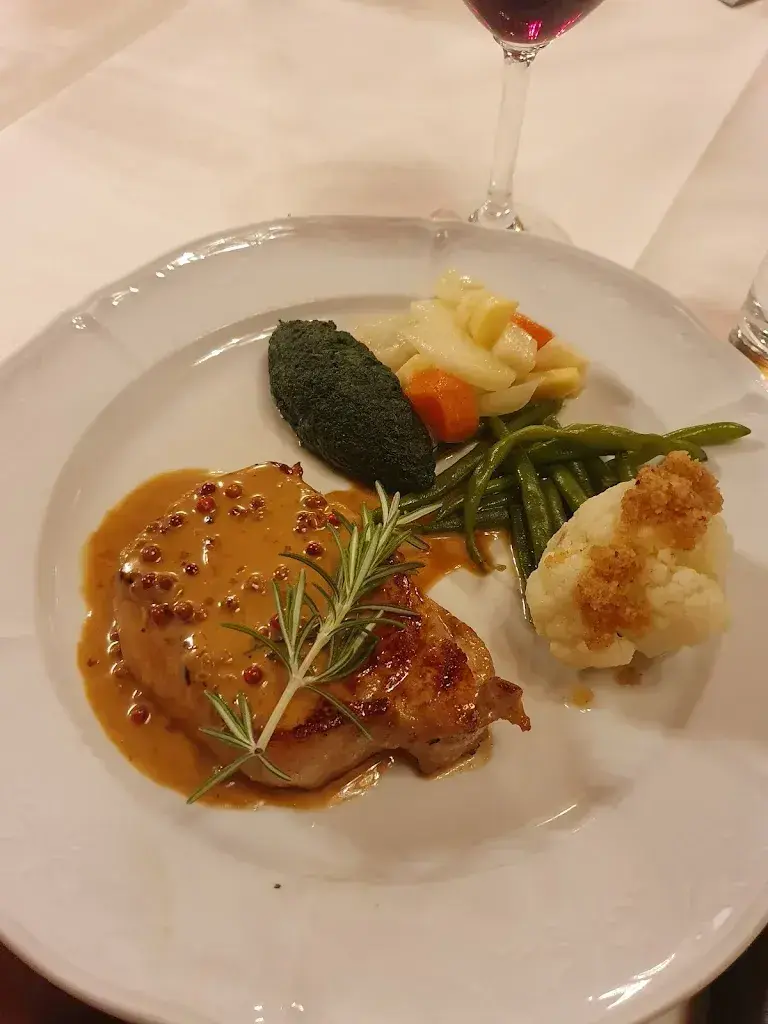 Noemi Bütikofer_Landgasthof zur Linde_Wynigen_review