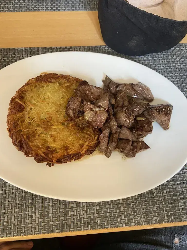 Agi Bugaqki_Restaurant Schmiedhof_Samstagern_avis