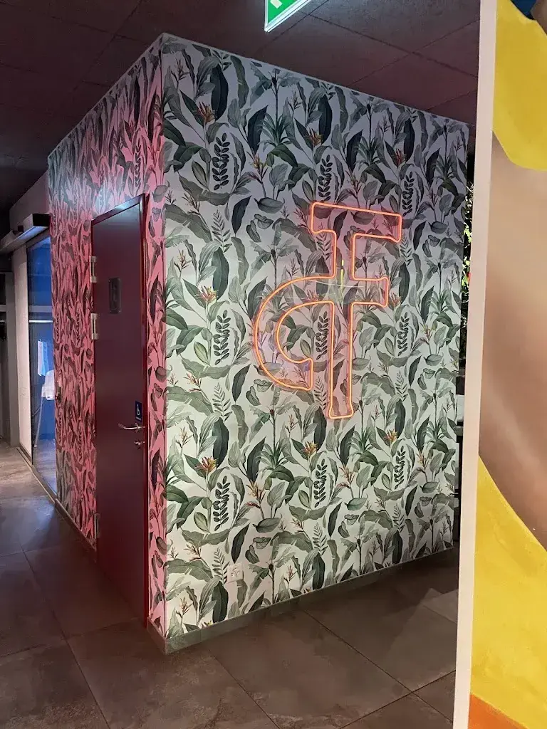 Matteo Maddes_Ficus Lounge Bar_Sementina_review