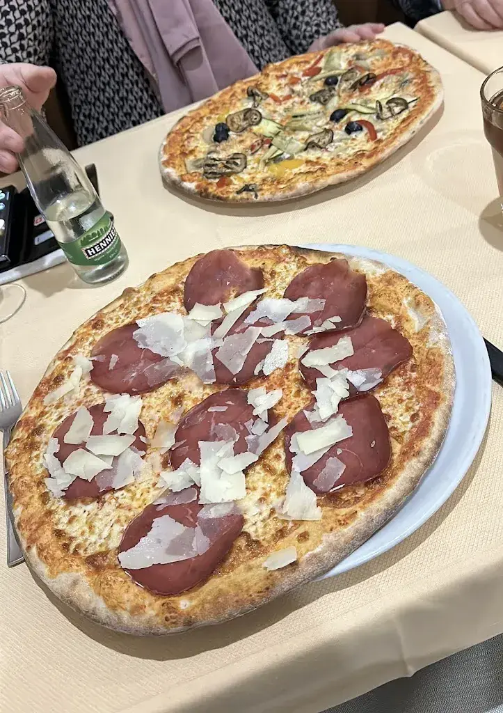 Liri Rexhepi_Ristorante PIZZERIA STELLA_Giubiasco_review